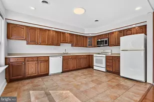 8408 Lyons Pl, Philadelphia, PA 19153 - Photo 14