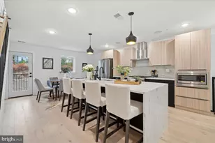 128 E Sharpnack St, Philadelphia, PA 19119 - Photo 2