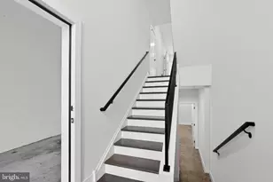 2527 Graduate Square, Philadelphia, PA 19146 - Photo 2