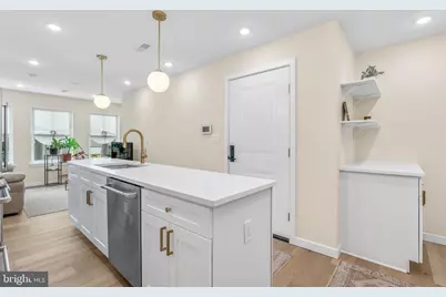 1739 S 5th Street #UNIT 2, Philadelphia, PA 19148 - Photo 8