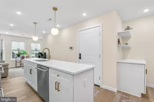 1739 S 5th St, Philadelphia, PA 19148 - Photo 8