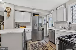909 S Sheridan Street S, Philadelphia, PA 19147 - Photo 6