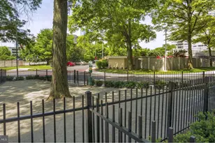 2200 Benjamin Franklin Pkwy, Philadelphia, PA 19130 - Photo 16