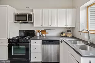 2810 Cambridge St, Philadelphia, PA 19130 - Photo 8