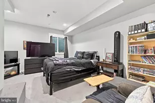 624 Pierce St, Philadelphia, PA 19148 - Photo 12