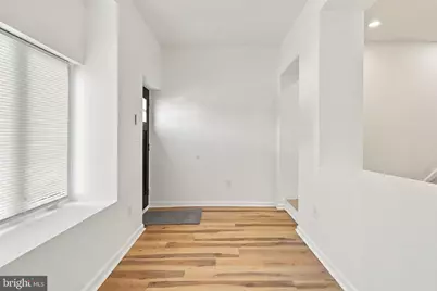 906 W Rockland Street, Philadelphia, PA 19141 - Photo 2