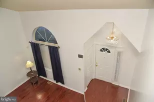 303 Laura Ln, Philadelphia, PA 19116 - Photo 4