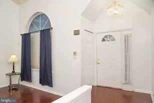 303 Laura Ln, Philadelphia, PA 19116 - Photo 2