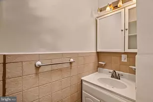 2442 S Lawrence St, Philadelphia, PA 19148 - Photo 22
