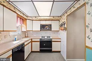 2047 Nester St, Philadelphia, PA 19115 - Photo 10