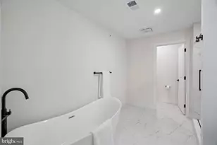 609 E Locust Ave, Philadelphia, PA 19144 - Photo 44
