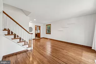 915 Lomond Ln, Philadelphia, PA 19128 - Photo 4