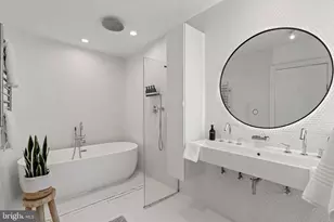 1537 S LeCount St, Philadelphia, PA 19146 - Photo 22