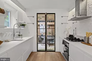 1537 S LeCount St, Philadelphia, PA 19146 - Photo 14