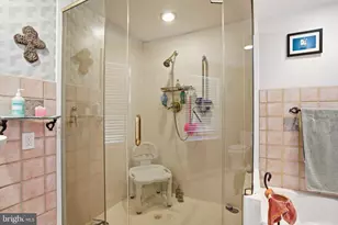 319 S Hicks St, Philadelphia, PA 19102 - Photo 22
