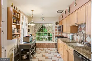 319 S Hicks St, Philadelphia, PA 19102 - Photo 10