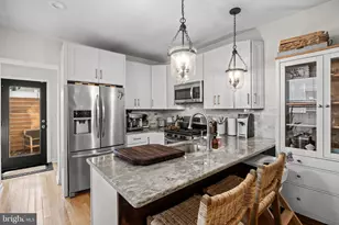 875 N 25th St, Philadelphia, PA 19130 - Photo 16