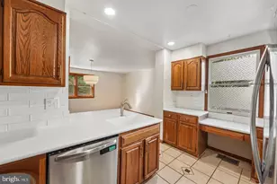 915 Lomond Ln, Philadelphia, PA 19128 - Photo 10