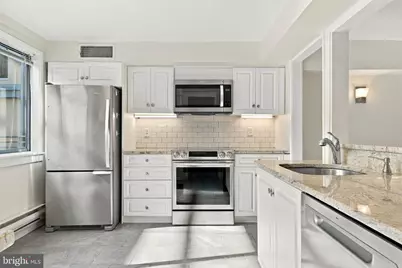 7 N Christopher Columbus Boulevard #203, Philadelphia, PA 19106 - Photo 8