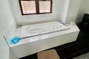 1076 Lancaster Dr, Bushkill, PA 18324 - Photo 10