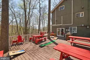 163 Cambridge Ct, Bushkill, PA 18324 - Photo 1