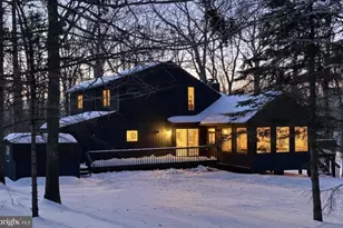 103 Ashley Ct, Bushkill, PA 18324 - Photo 2