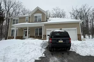 145 Kensington Dr, Bushkill, PA 18324 - Photo 2