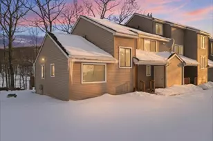 3301 Windermere Dr, Bushkill, PA 18324 - Photo 1