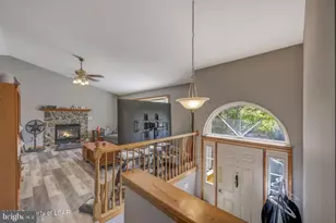 104 Yvette Ct, Dingmans Ferry, PA 18328 - Photo 8