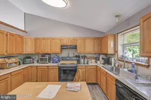 104 Yvette Ct, Dingmans Ferry, PA 18328 - Photo 16