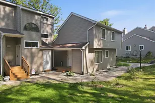 3322 Windermere Dr, Bushkill, PA 18324 - Photo 1