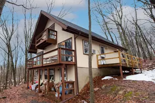 117 Swallow Cir, Bushkill, PA 18324 - Photo 2