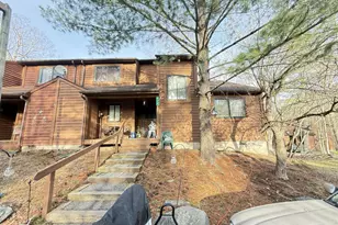 524 Wales Ct, Bushkill, PA 18324 - Photo 1