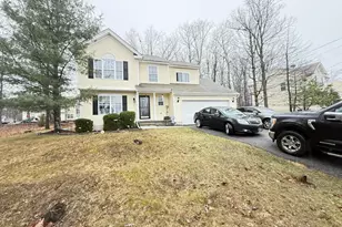 1152 Dorset Dr, Bushkill, PA 18324 - Photo 1