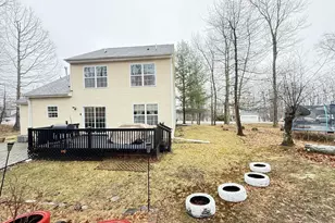 1152 Dorset Dr, Bushkill, PA 18324 - Photo 2