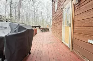 5933 Decker, Bushkill, PA 18324 - Photo 4