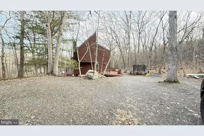 5933 Decker, Bushkill, PA 18324 - Photo 2