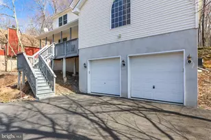 226 Regent St, Bushkill, PA 18324 - Photo 2