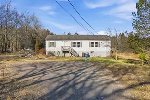 105 Ceramic Dr, Greentown, PA 18426 - Photo 2