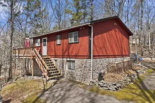 150 Tanglewood Dr, Greentown, PA 18426 - Photo 2