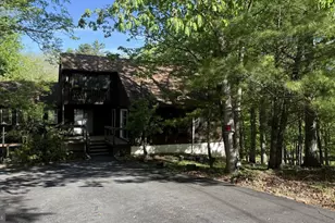 5375 Woodbridge Dr, Bushkill, PA 18324 - Photo 1