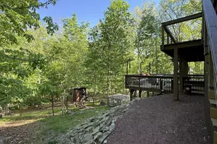 5375 Woodbridge Dr, Bushkill, PA 18324 - Photo 4