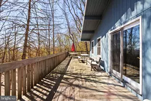 214 Mockingbird Ct, Bushkill, PA 18324 - Photo 2