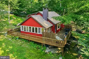 112 Beechwood Cove Rd, Greentown, PA 18426 - Photo 1