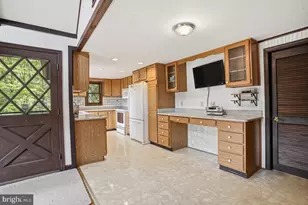 162 Indian Dr, Greentown, PA 18426 - Photo 8