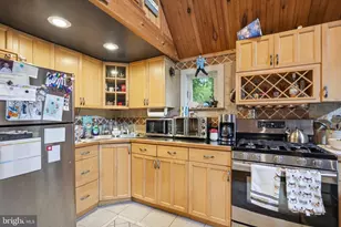 204 Mountain Dr, Dingmans Ferry, PA 18328 - Photo 6