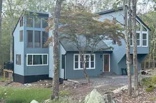 142 Saunders Dr, Bushkill, PA 18324 - Photo 1