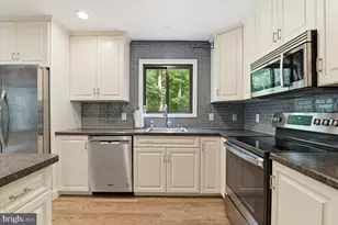 142 Saunders Dr, Bushkill, PA 18324 - Photo 8