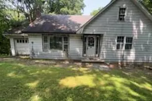 178 Twin Lakes Dr, Shohola, PA 18458 - Photo 1
