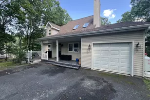 125 Mourning Dove Ct, Bushkill, PA 18324 - Photo 1